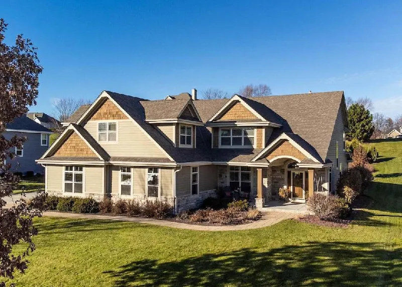 pewaukee real estate